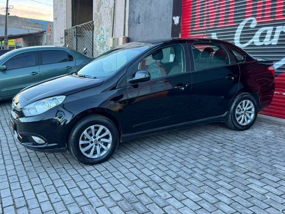 FIAT GRAND SIENA 1.4 MPI ATTRACTIVE 8V FLEX 4P MANUAL FIAT GRAND SIENA 1.4 MPI ATTRACTIVE 8V FLEX 4P MANUAL